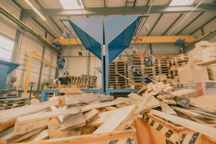 Industriepaletten und Leergut im Palettenkreislauf